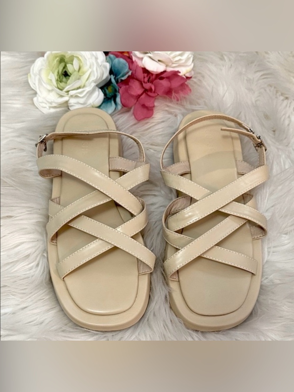 Criss Cross Cream Strappy Buckle Sandals Sz 8.5 (39) NEW! FIRM!